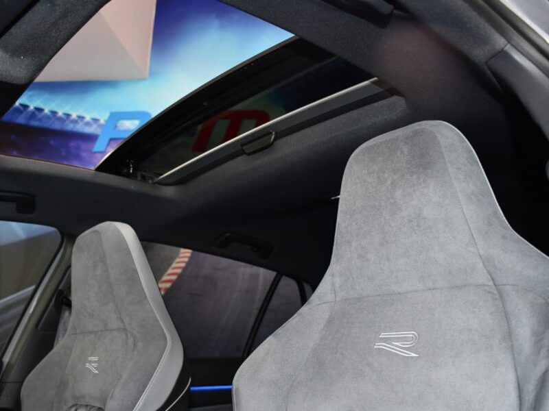 Volkswagen Golf 8 R-Line 1.5 eTSI 150 DSG GPS Virtual IQ Light Front TO ACC Car Play Mode JA 17