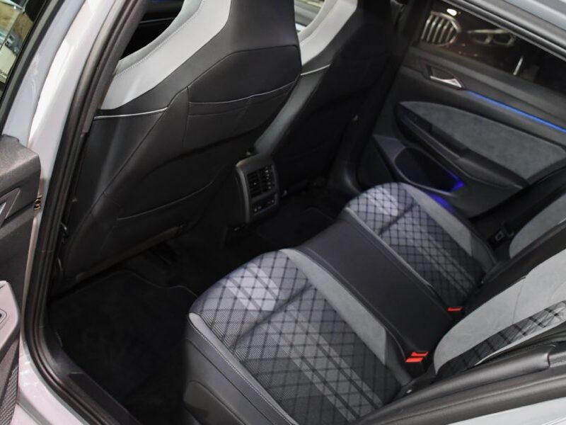 Volkswagen Golf 8 R-Line 1.5 eTSI 150 DSG GPS Virtual IQ Light Front TO ACC Car Play Mode JA 17