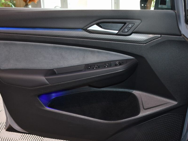 Volkswagen Golf 8 R-Line 1.5 eTSI 150 DSG GPS Virtual IQ Light Front TO ACC Car Play Mode JA 17