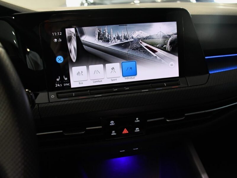 Volkswagen Golf 8 R-Line 1.5 eTSI 150 DSG GPS Virtual IQ Light Front TO ACC Car Play Mode JA 17