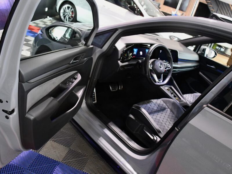 Volkswagen Golf 8 R-Line 1.5 eTSI 150 DSG GPS Virtual IQ Light Front TO ACC Car Play Mode JA 17