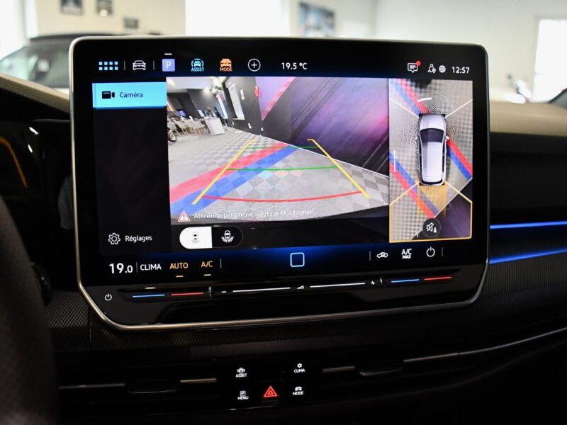 Volkswagen Golf 8 R-Line 2.0 TDI 150 DSG Car Play Virtual TO Caméra AV + AR + 360 ACC Mode Induction Front Lane JA 18 Garantie Volkswagen 10/2027