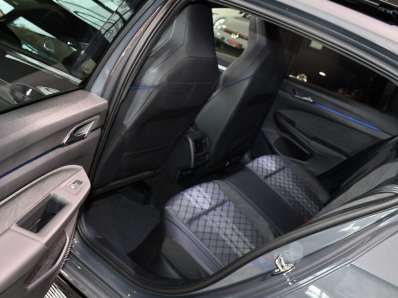 Volkswagen Golf 8 R-Line 2.0 TDI 150 DSG Car Play Virtual TO Caméra AV + AR + 360 ACC Mode Induction Front Lane JA 18 Garantie Volkswagen 10/2027