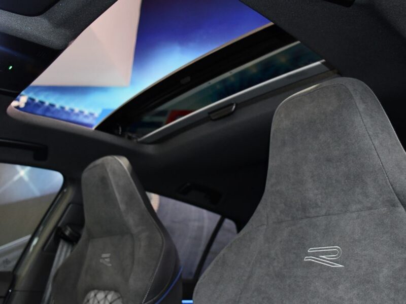 Volkswagen Golf 8 R-Line 2.0 TDI 150 DSG Car Play Virtual TO Caméra AV + AR + 360 ACC Mode Induction Front Lane JA 18 Garantie Volkswagen 10/2027