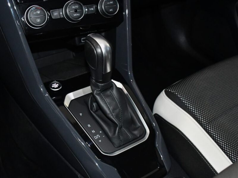 Volkswagen T-Roc Carat 2.0 TDI 150 DSG GPS Virtual ACC Keyless Car Play Front Attelage Side JA 17