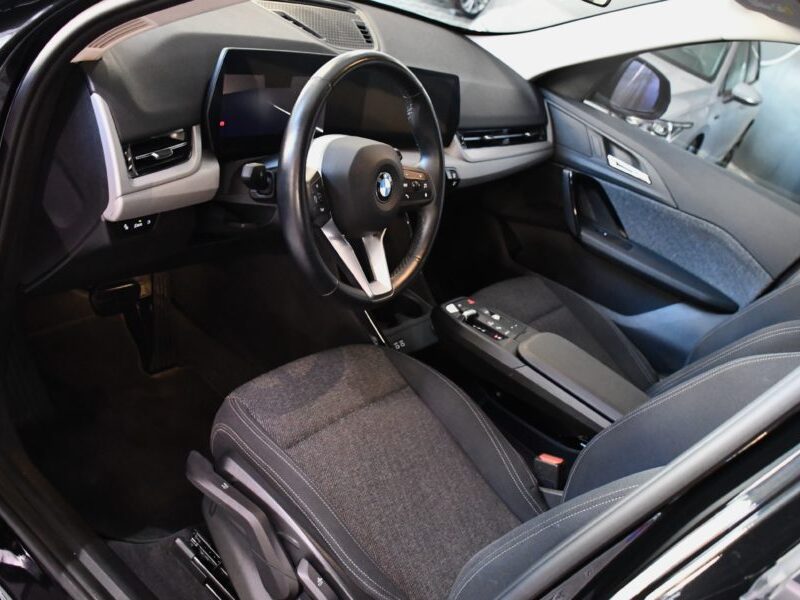 BMW X1 18d S-Drive 2.0 136 BVA7 Business Design GPS Virtual Hayon Attelage Caméra LED Limiteur JA 17*