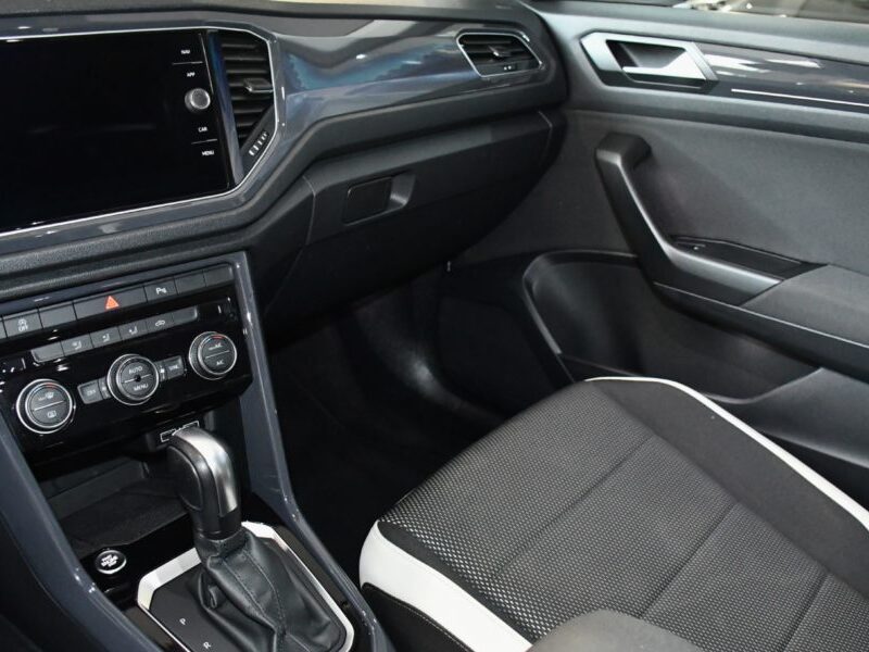 Volkswagen T-Roc Carat 2.0 TDI 150 DSG GPS Virtual ACC Keyless Car Play Front Attelage Side JA 17