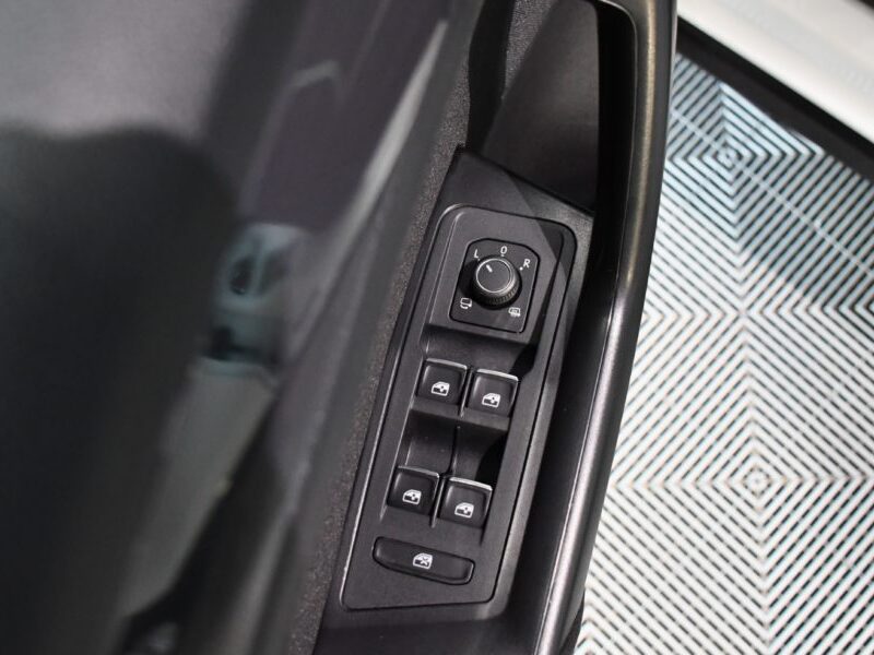 Volkswagen T-Roc Carat 2.0 TDI 150 DSG GPS Virtual ACC Keyless Car Play Front Attelage Side JA 17