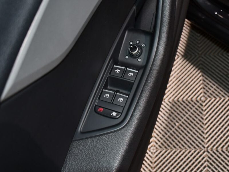 Audi A4 Avant Business 35 TDI 163 Tiptronic 7 GPS Hayon Cuir Virtual Pré Sense Efficience TO JA 18