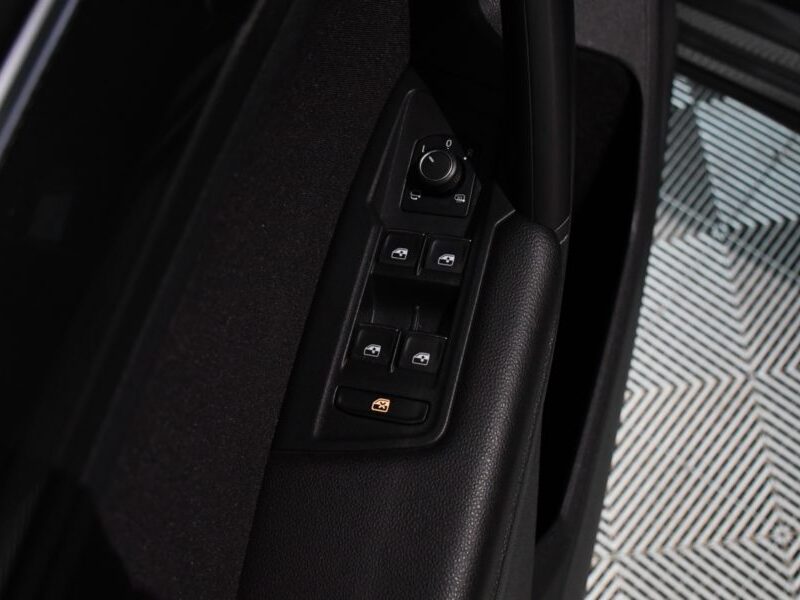 Audi A4 Avant Business 35 TDI 163 Tiptronic 7 GPS Hayon Cuir Virtual Pré Sense Efficience TO JA 18