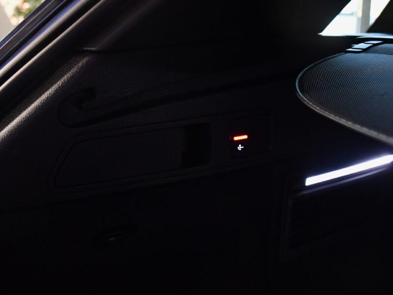 Audi Q5 S-Line 40 TDI 204 Quattro S-Tronic GPS Virtual Attelage Hayon Régulateur Drive Caméra Pré senseCar Play JA 20 Black Panel