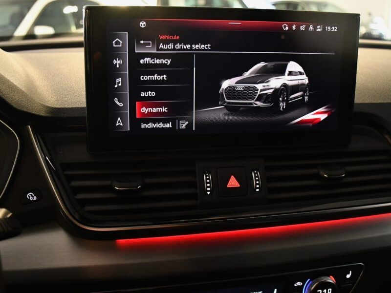 Audi Q5 S-Line 40 TDI 204 Quattro S-Tronic GPS Virtual Attelage Hayon Régulateur Drive Caméra Pré senseCar Play JA 20 Black Panel