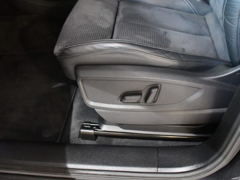 Audi Q5 S-Line 40 TDI 204 Quattro S-Tronic GPS Virtual Attelage Hayon Régulateur Drive Caméra Pré senseCar Play JA 20 Black Panel