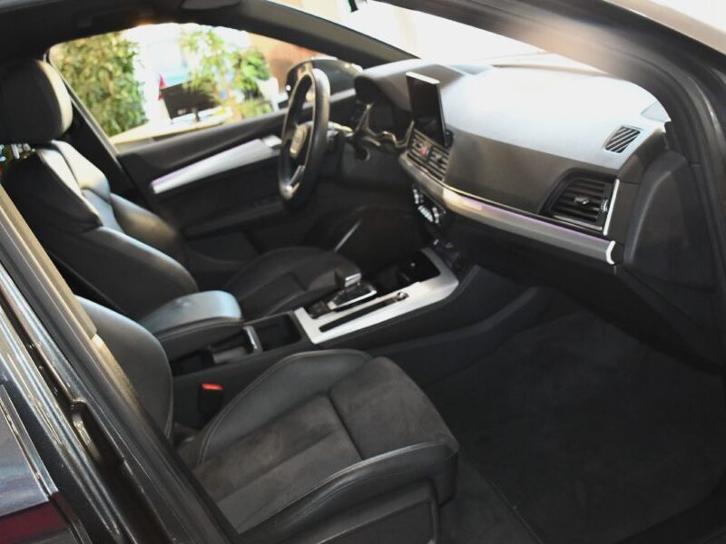 Audi Q5 S-Line 40 TDI 204 Quattro S-Tronic GPS Virtual Attelage Hayon Régulateur Drive Caméra Pré senseCar Play JA 20 Black Panel