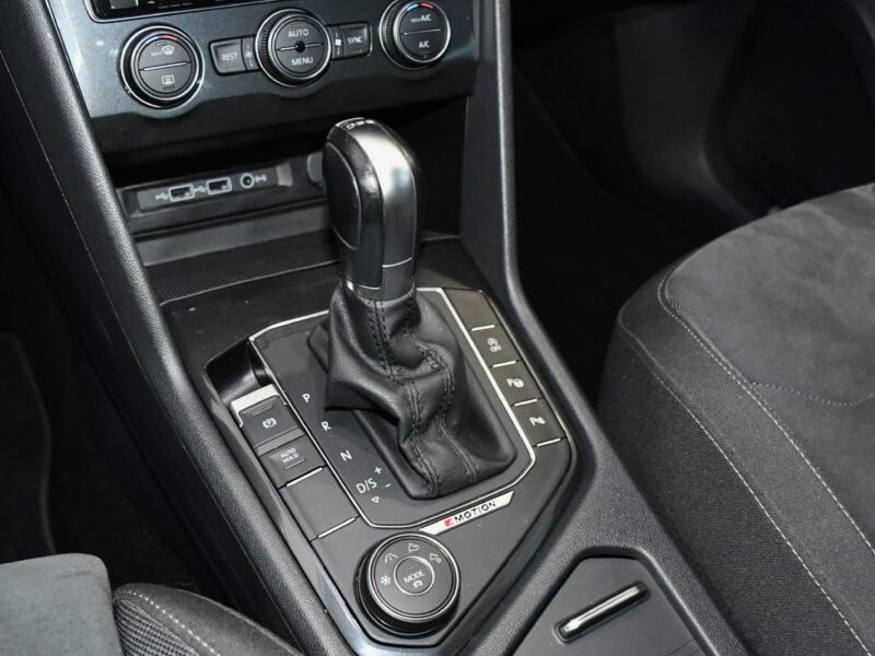 Volkswagen Tiguan R-Line Carat 2.0 TDI 150 DSG 4Motion GPS Virtual ACC Mode Caméra Ergo Car Play Parc Assist JA 19