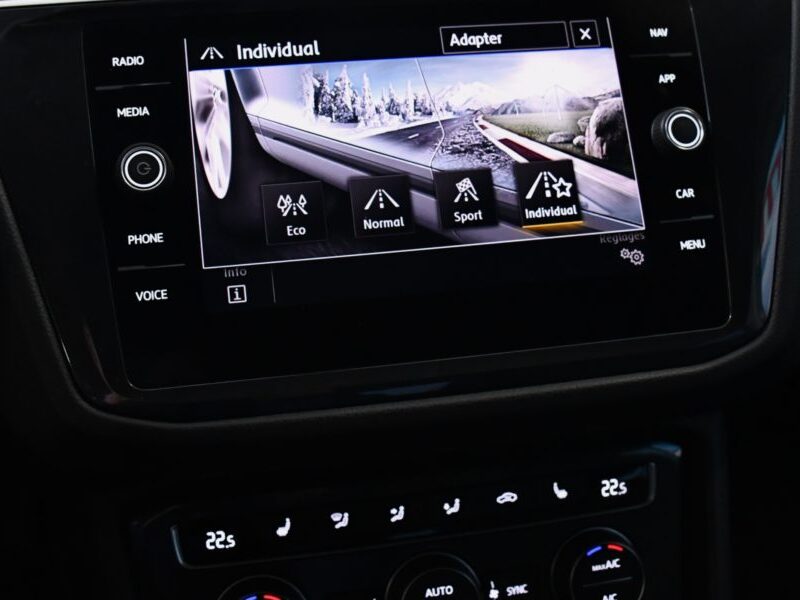 Volkswagen Tiguan R-Line Carat 2.0 TDI 150 DSG 4Motion GPS Virtual ACC Mode Caméra Ergo Car Play Parc Assist JA 19