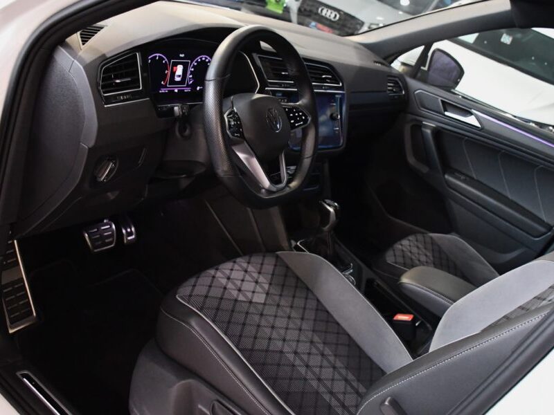 Volkswagen Tiguan R-Line 2.0 TDI 200 DSG 4Motion GPS Virtual ACC Front Lane DCC ACC Car Play Caméra Attelage IQ Light JA 20