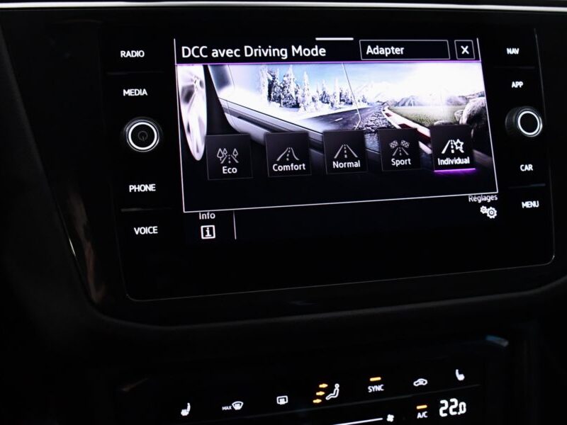 Volkswagen Tiguan R-Line 2.0 TDI 200 DSG 4Motion GPS Virtual ACC Front Lane DCC ACC Car Play Caméra Attelage IQ Light JA 20