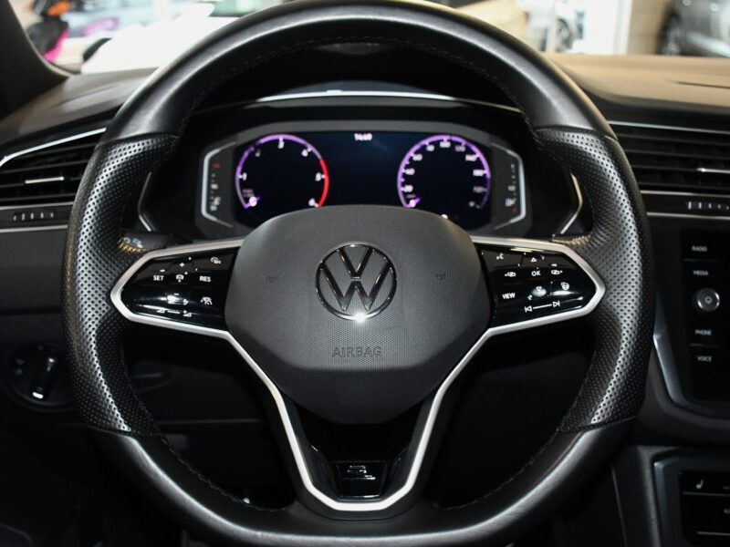 Volkswagen Tiguan R-Line 2.0 TDI 200 DSG 4Motion GPS Virtual ACC Front Lane DCC ACC Car Play Caméra Attelage IQ Light JA 20