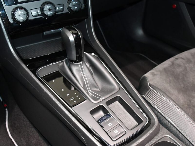 Séat Léon ST Cupra 2.0 TSI 300 4Drive DSG Virtual ACC DCC Caméra Front Lane Caméra Full Linck TO Beats JA 19